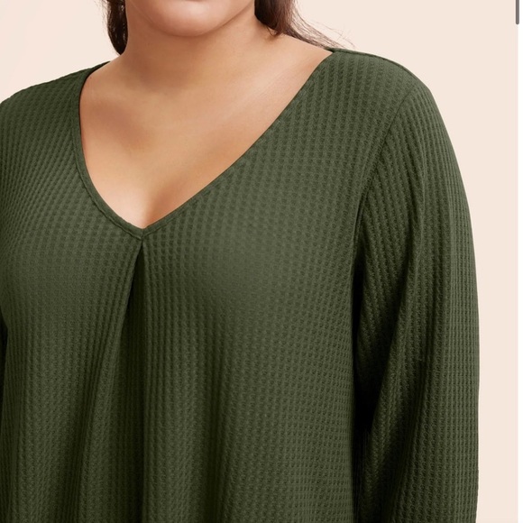 BloomChic Plus Size Plain Waffle Knit Scoop Neck Plicated Detail T-shirt - Picture 3 of 5